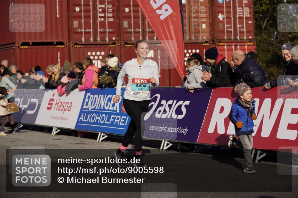 03.10.2025 - Köhlbrandbrückenlauf Michael Burmester http://msf.ph/oto/9005598 03.10.2025 10:07:58 Ziel 1395, 1516, 1699, 1716, 1833, 2733, 3272, 3569, 3683, 3684 meine-sportfotos.de