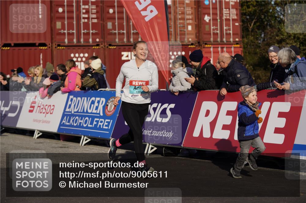03.10.2025 - Köhlbrandbrückenlauf Michael Burmester http://msf.ph/oto/9005611 03.10.2025 10:07:58 Ziel 1395, 1516, 1699, 1716, 1833, 2733, 3272, 3569, 3683, 3684 meine-sportfotos.de