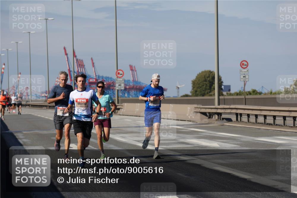 03.10.2025 - Köhlbrandbrückenlauf Julia Fischer http://msf.ph/oto/9005616 03.10.2025 12:41:25 Position 3 4301, 12, 5, 1251 meine-sportfotos.de