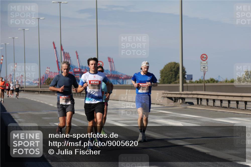 03.10.2025 - Köhlbrandbrückenlauf Julia Fischer http://msf.ph/oto/9005620 03.10.2025 12:41:26 Position 3 4301, 4013, 1251 meine-sportfotos.de