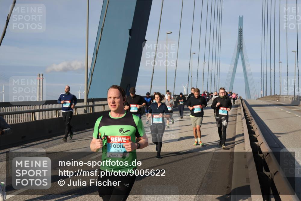 03.10.2025 - Köhlbrandbrückenlauf Julia Fischer http://msf.ph/oto/9005622 03.10.2025 09:52:52 Position 2 2707 meine-sportfotos.de