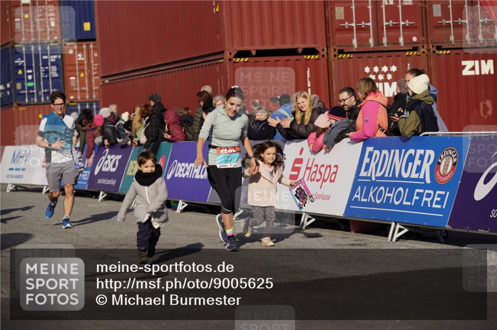 03.10.2025 - Köhlbrandbrückenlauf Michael Burmester http://msf.ph/oto/9005625 03.10.2025 10:08:00 Ziel 1319, 1395, 1516, 1699, 1833, 3569, 3734 meine-sportfotos.de