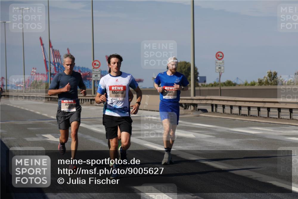 03.10.2025 - Köhlbrandbrückenlauf Julia Fischer http://msf.ph/oto/9005627 03.10.2025 12:41:27 Position 3 12, 5, 1, 1, 403, 4301, 4013, 1251 meine-sportfotos.de
