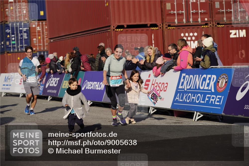 03.10.2025 - Köhlbrandbrückenlauf Michael Burmester http://msf.ph/oto/9005638 03.10.2025 10:08:00 Ziel 1319, 1395, 1516, 1699, 1833, 3569, 3734 meine-sportfotos.de