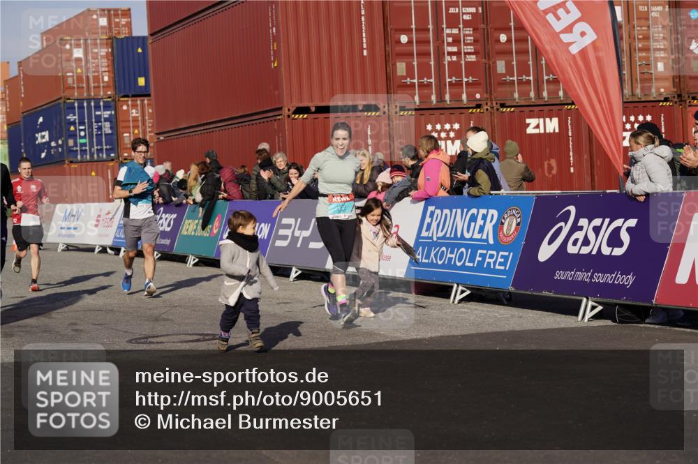 03.10.2025 - Köhlbrandbrückenlauf Michael Burmester http://msf.ph/oto/9005651 03.10.2025 10:08:01 Ziel 1319, 1395, 1516, 1699, 1833, 3569, 3734 meine-sportfotos.de