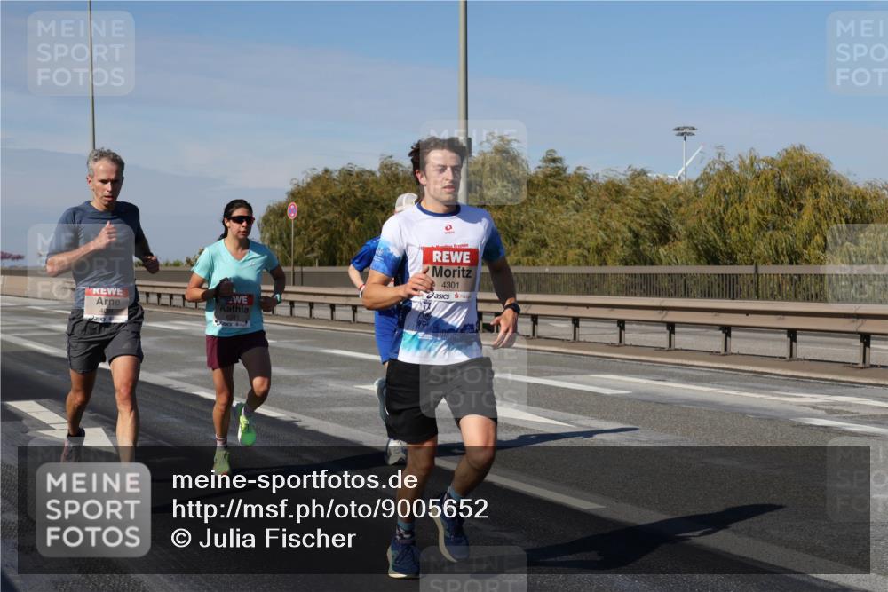 03.10.2025 - Köhlbrandbrückenlauf Julia Fischer http://msf.ph/oto/9005652 03.10.2025 12:41:30 Position 3 403, 6241, 4301 meine-sportfotos.de