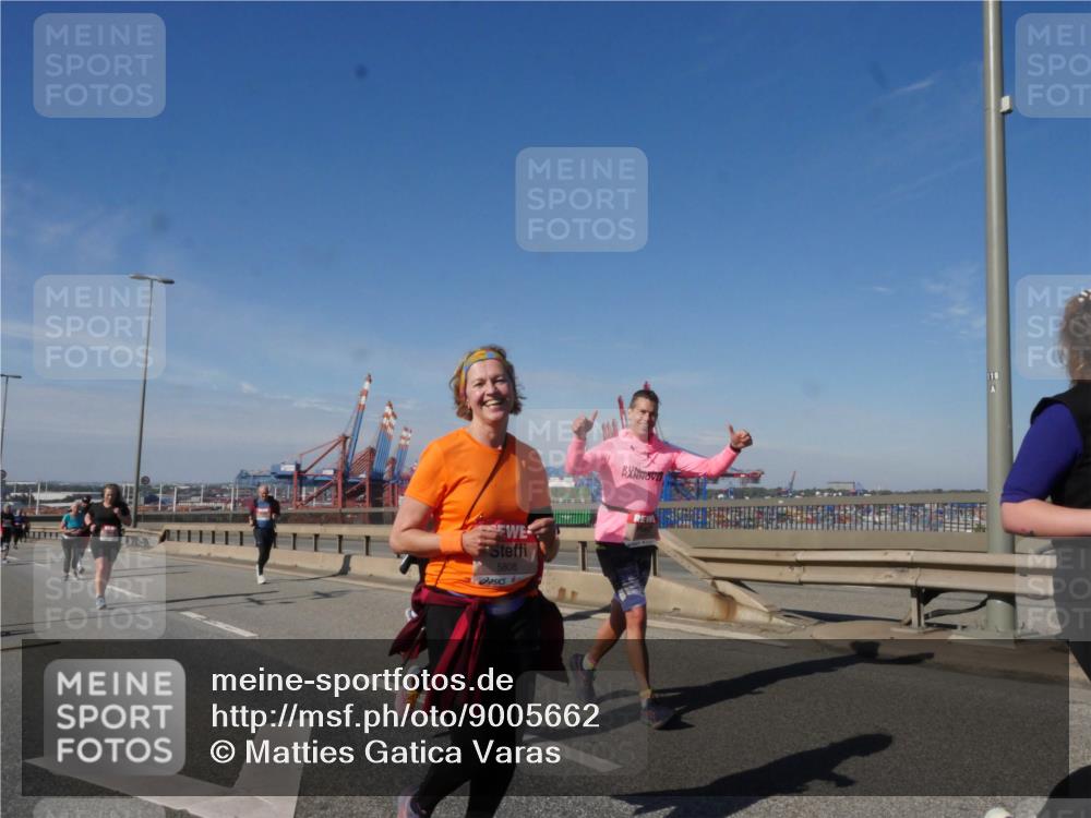 03.10.2025 - Köhlbrandbrückenlauf Matties Gatica Varas http://msf.ph/oto/9005662 03.10.2025 13:00:17 Position 2 5808, 118 meine-sportfotos.de
