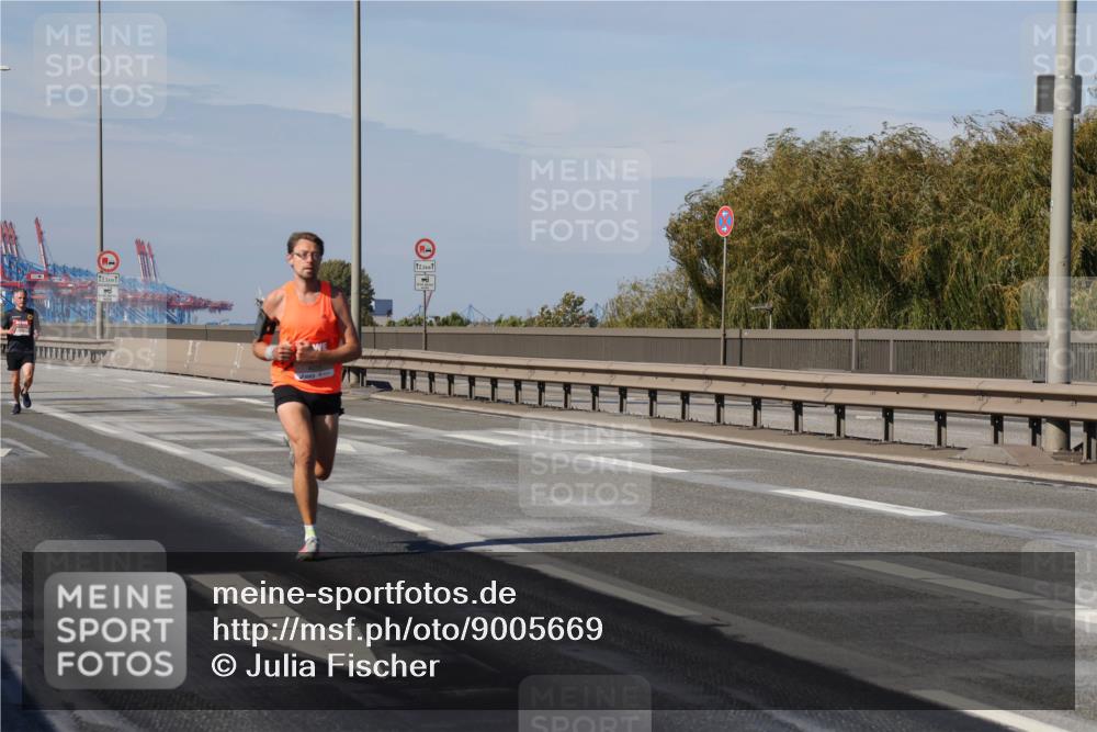 03.10.2025 - Köhlbrandbrückenlauf Julia Fischer http://msf.ph/oto/9005669 03.10.2025 12:41:42 Position 3 12, 5, 12, 5 meine-sportfotos.de