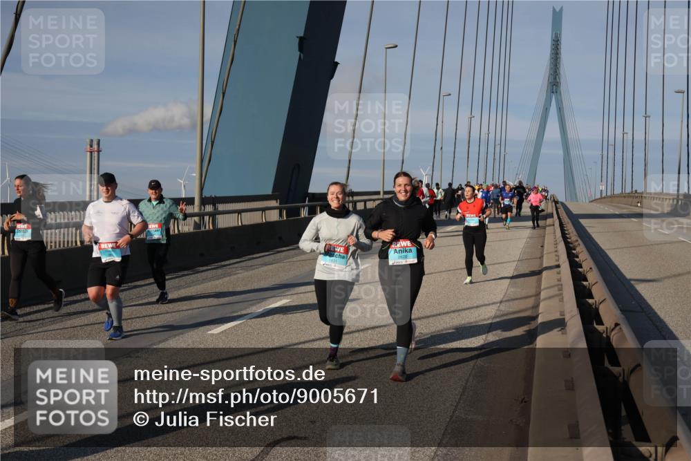03.10.2025 - Köhlbrandbrückenlauf Julia Fischer http://msf.ph/oto/9005671 03.10.2025 09:52:58 Position 2 1831, 2670 meine-sportfotos.de