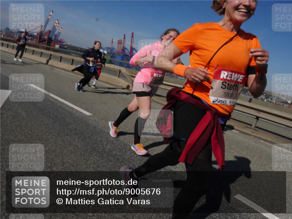 03.10.2025 - Köhlbrandbrückenlauf Matties Gatica Varas http://msf.ph/oto/9005676 03.10.2025 13:00:18 Position 2 5808 meine-sportfotos.de