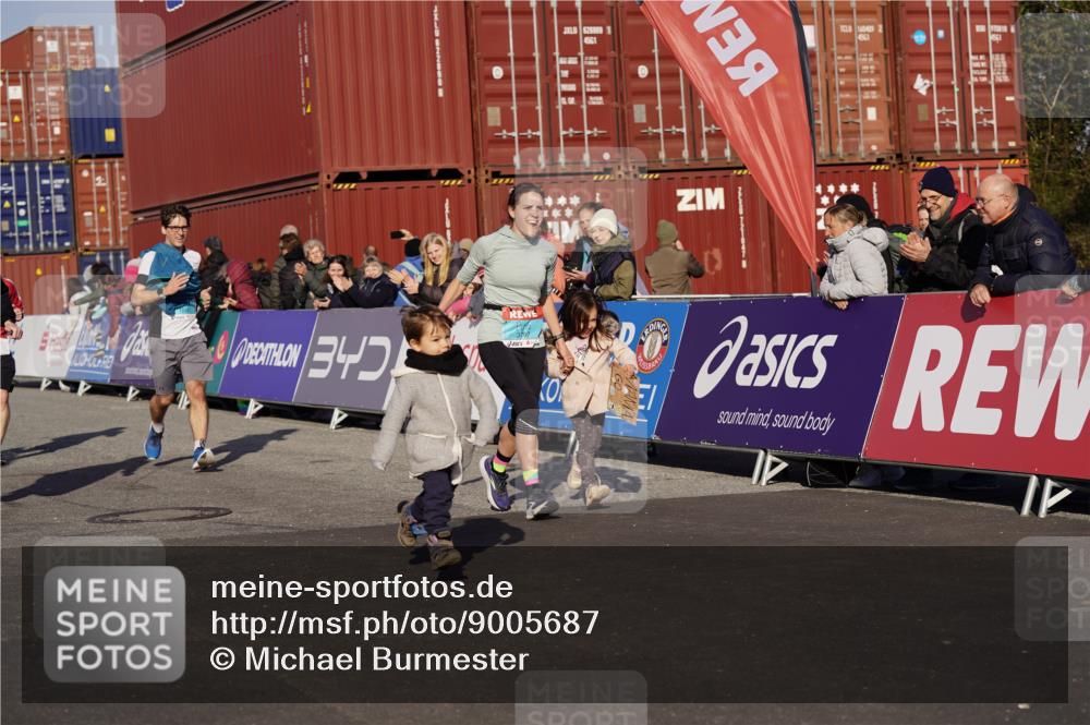 03.10.2025 - Köhlbrandbrückenlauf Michael Burmester http://msf.ph/oto/9005687 03.10.2025 10:08:02 Ziel 1319, 1395, 1516, 1699, 1833, 3569, 3734 meine-sportfotos.de