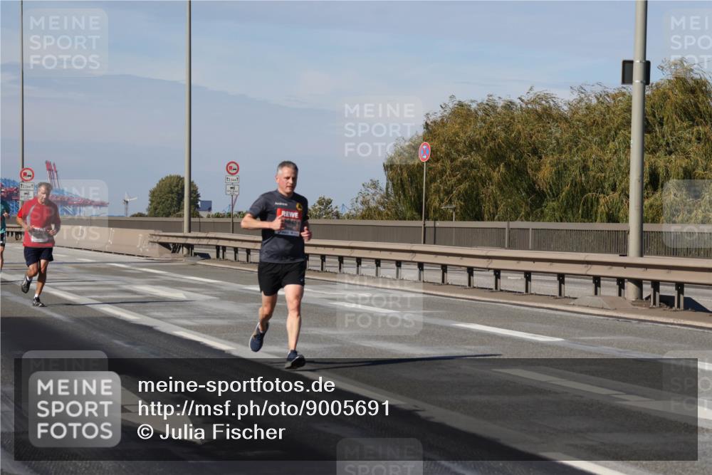03.10.2025 - Köhlbrandbrückenlauf Julia Fischer http://msf.ph/oto/9005691 03.10.2025 12:41:49 Position 3 12, 5, 12, 5 meine-sportfotos.de