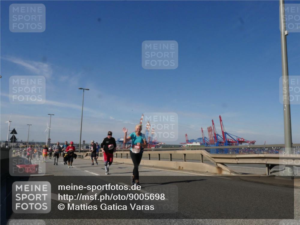 03.10.2025 - Köhlbrandbrückenlauf Matties Gatica Varas http://msf.ph/oto/9005698 03.10.2025 13:00:24 Position 2 118 meine-sportfotos.de