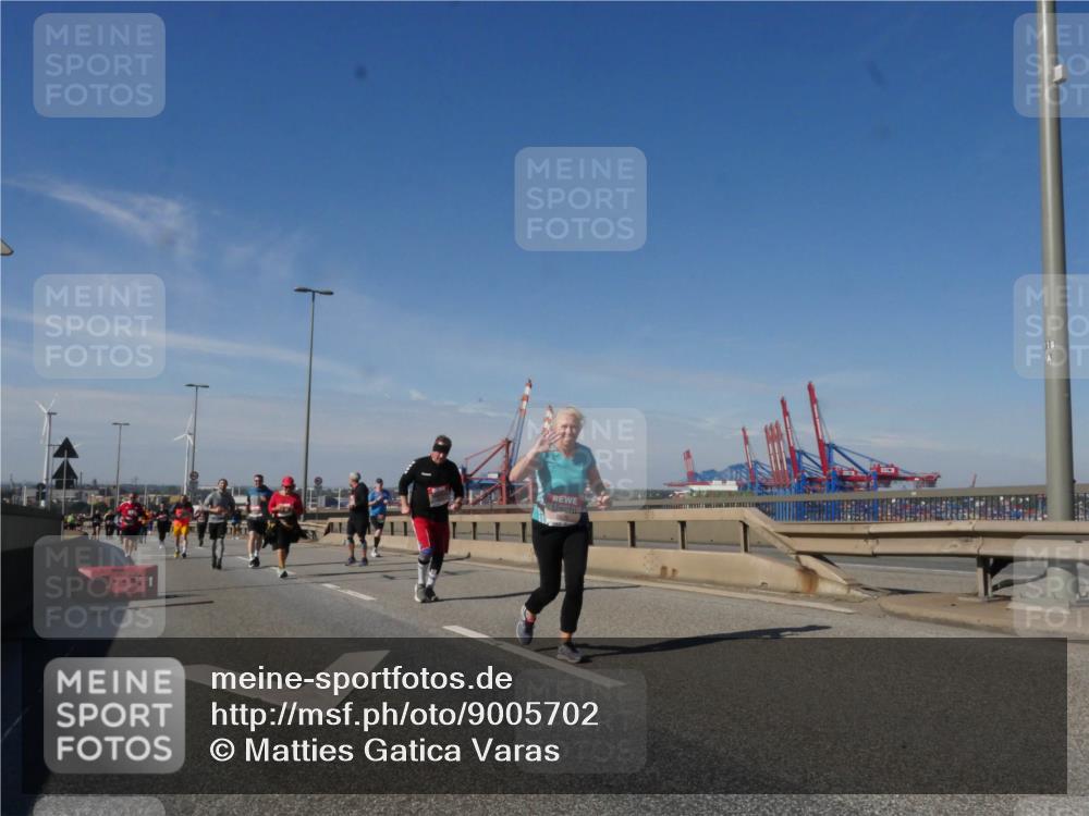 03.10.2025 - Köhlbrandbrückenlauf Matties Gatica Varas http://msf.ph/oto/9005702 03.10.2025 13:00:25 Position 2 118 meine-sportfotos.de