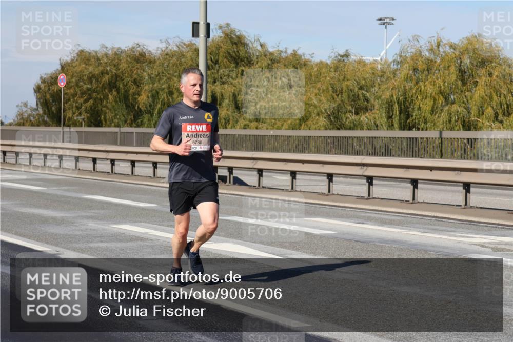 03.10.2025 - Köhlbrandbrückenlauf Julia Fischer http://msf.ph/oto/9005706 03.10.2025 12:41:50 Position 3 5786 meine-sportfotos.de