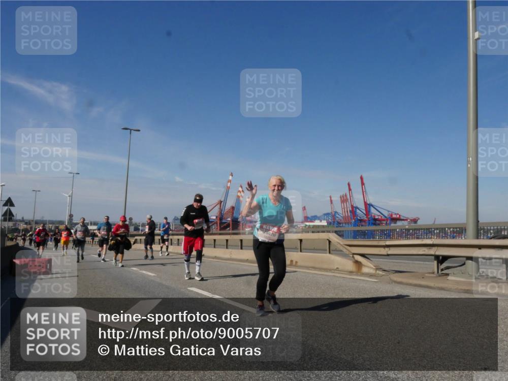 03.10.2025 - Köhlbrandbrückenlauf Matties Gatica Varas http://msf.ph/oto/9005707 03.10.2025 13:00:25 Position 2 118 meine-sportfotos.de