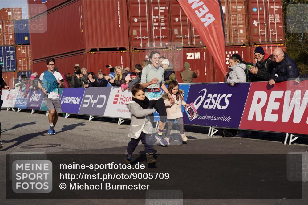03.10.2025 - Köhlbrandbrückenlauf Michael Burmester http://msf.ph/oto/9005709 03.10.2025 10:08:02 Ziel 1319, 1395, 1516, 1699, 1833, 3569, 3734 meine-sportfotos.de