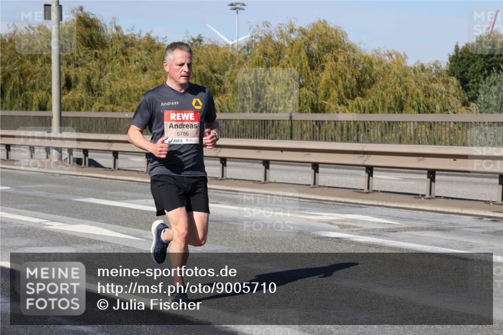 03.10.2025 - Köhlbrandbrückenlauf Julia Fischer http://msf.ph/oto/9005710 03.10.2025 12:41:51 Position 3 5786 meine-sportfotos.de