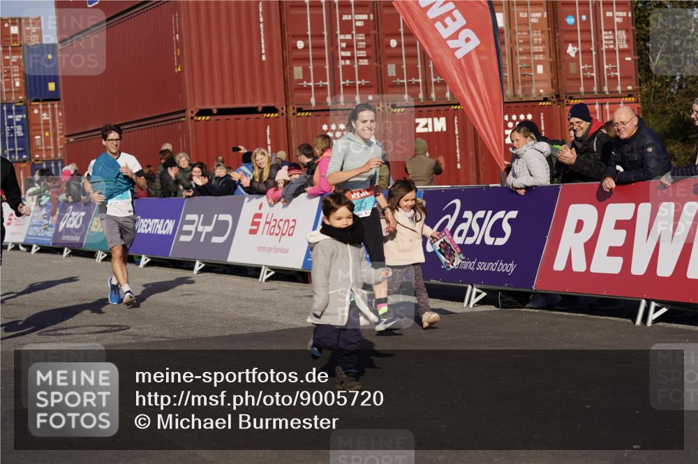 03.10.2025 - Köhlbrandbrückenlauf Michael Burmester http://msf.ph/oto/9005720 03.10.2025 10:08:02 Ziel 1319, 1395, 1516, 1699, 1833, 3569, 3734 meine-sportfotos.de