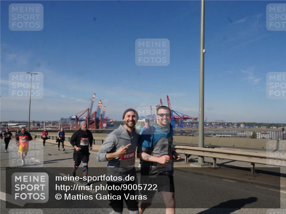 03.10.2025 - Köhlbrandbrückenlauf Matties Gatica Varas http://msf.ph/oto/9005722 03.10.2025 13:00:32 Position 2  meine-sportfotos.de