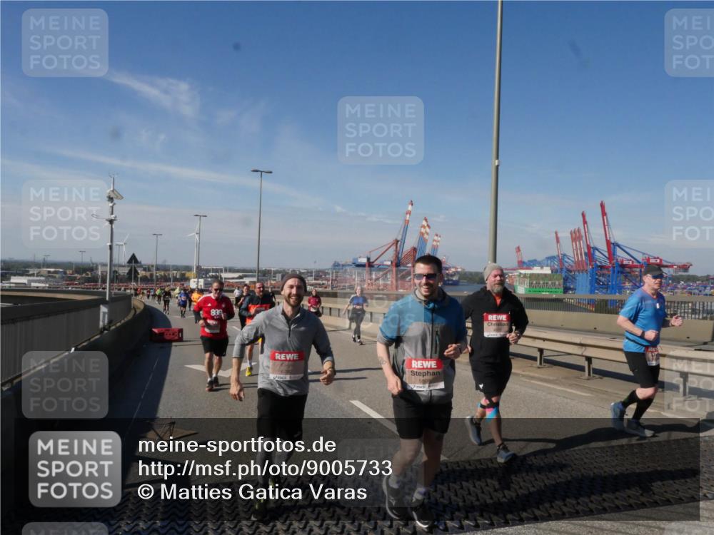 03.10.2025 - Köhlbrandbrückenlauf Matties Gatica Varas http://msf.ph/oto/9005733 03.10.2025 13:00:36 Position 2 888 meine-sportfotos.de