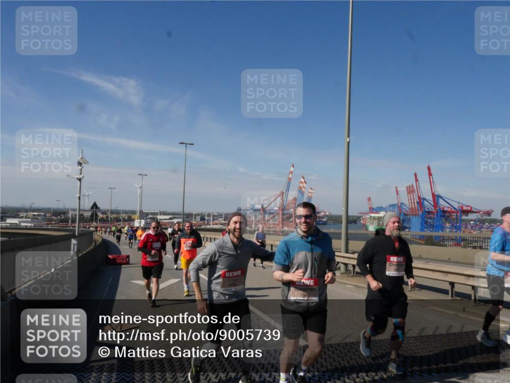 03.10.2025 - Köhlbrandbrückenlauf Matties Gatica Varas http://msf.ph/oto/9005739 03.10.2025 13:00:36 Position 2 888, 550 meine-sportfotos.de