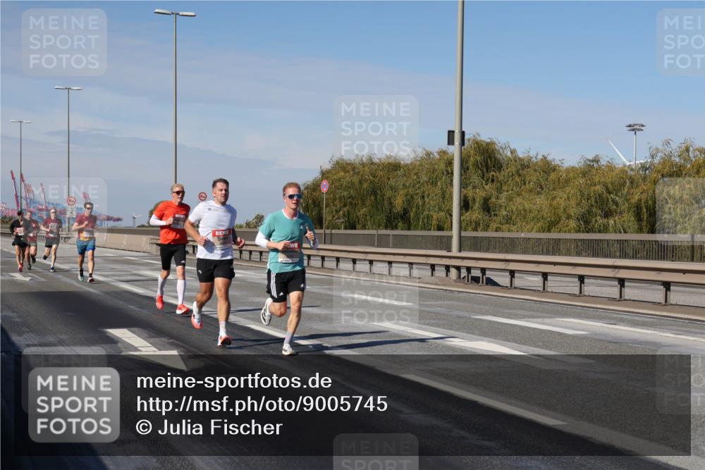 03.10.2025 - Köhlbrandbrückenlauf Julia Fischer http://msf.ph/oto/9005745 03.10.2025 12:41:56 Position 3  meine-sportfotos.de
