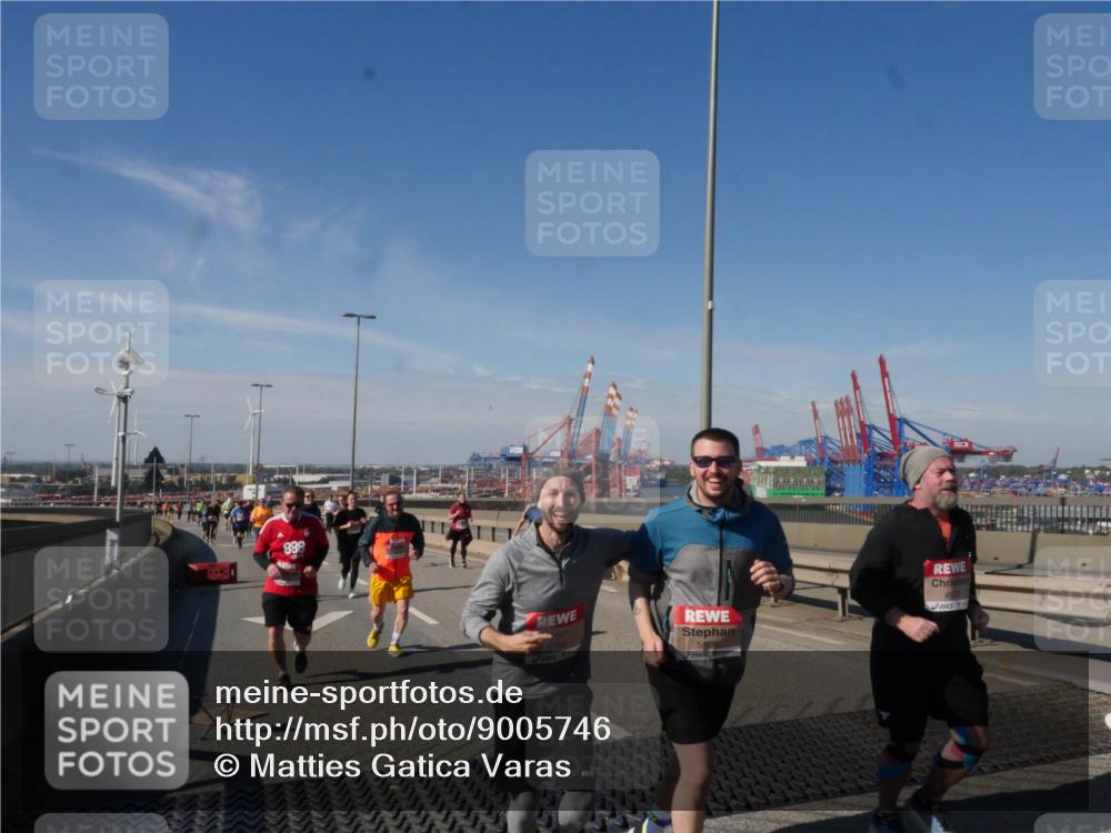 03.10.2025 - Köhlbrandbrückenlauf Matties Gatica Varas http://msf.ph/oto/9005746 03.10.2025 13:00:37 Position 2 888 meine-sportfotos.de