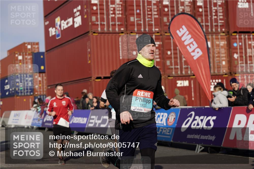 03.10.2025 - Köhlbrandbrückenlauf Michael Burmester http://msf.ph/oto/9005747 03.10.2025 10:08:03 Ziel 1319, 1516, 1833, 3278, 3361, 3362, 3569, 3734 meine-sportfotos.de