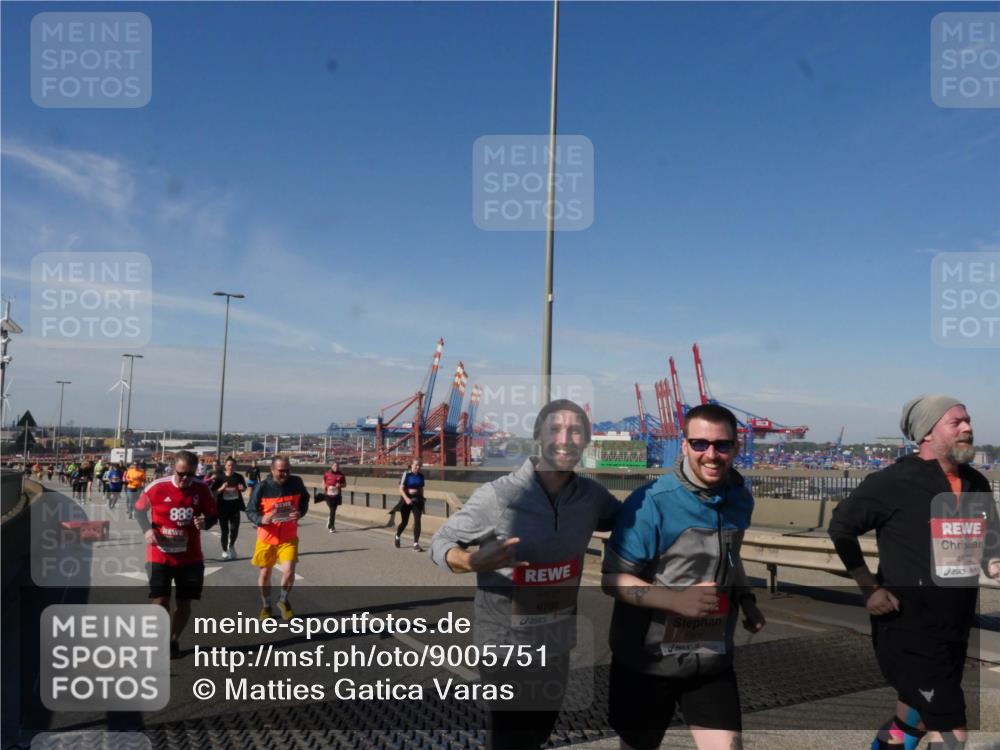 03.10.2025 - Köhlbrandbrückenlauf Matties Gatica Varas http://msf.ph/oto/9005751 03.10.2025 13:00:37 Position 2 888, 6792, 4972 meine-sportfotos.de