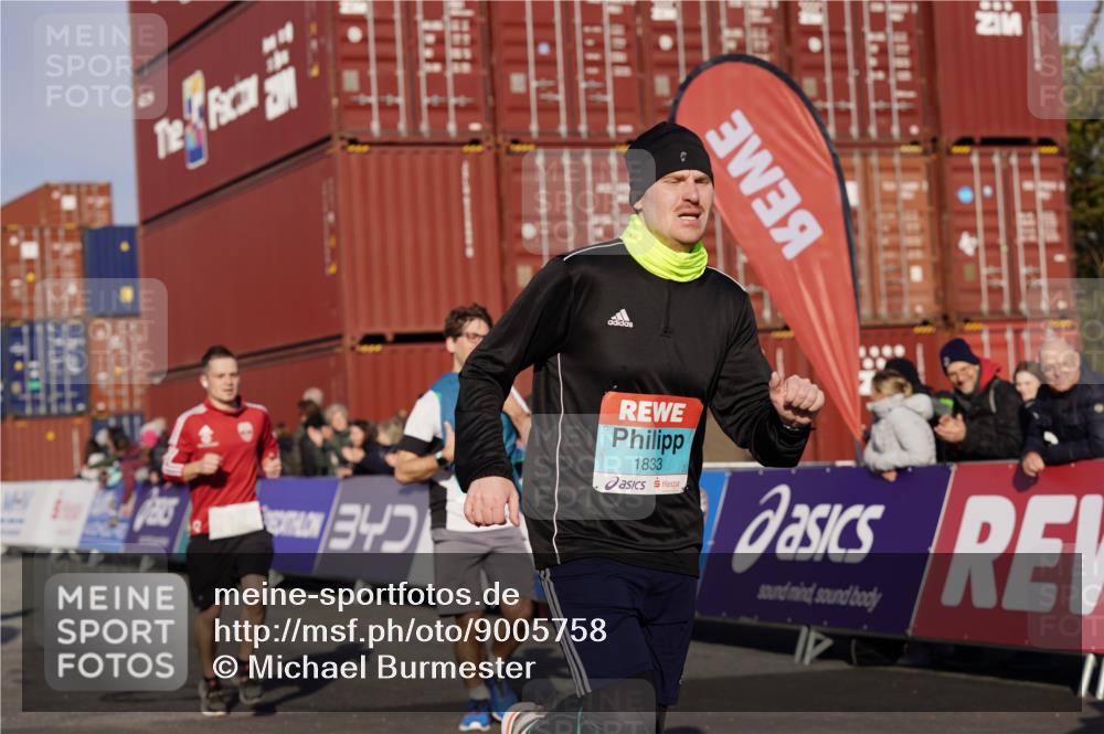 03.10.2025 - Köhlbrandbrückenlauf Michael Burmester http://msf.ph/oto/9005758 03.10.2025 10:08:03 Ziel 1319, 1516, 1833, 3278, 3361, 3362, 3569, 3734 meine-sportfotos.de
