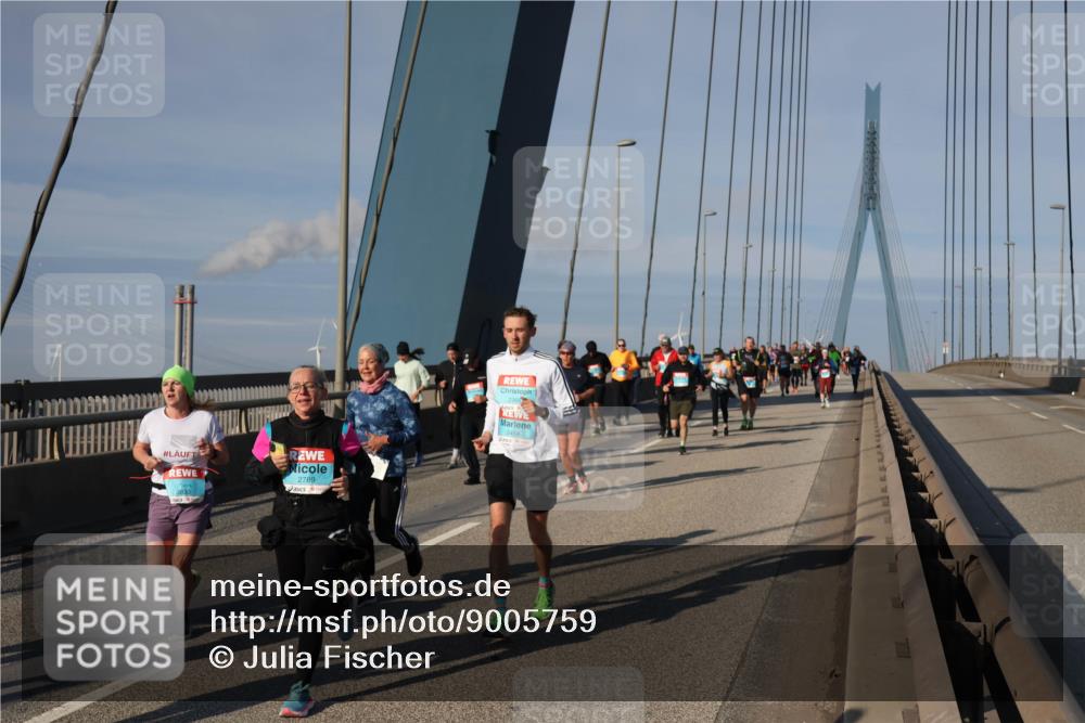 03.10.2025 - Köhlbrandbrückenlauf Julia Fischer http://msf.ph/oto/9005759 03.10.2025 09:53:13 Position 2 3833, 2789, 2454 meine-sportfotos.de