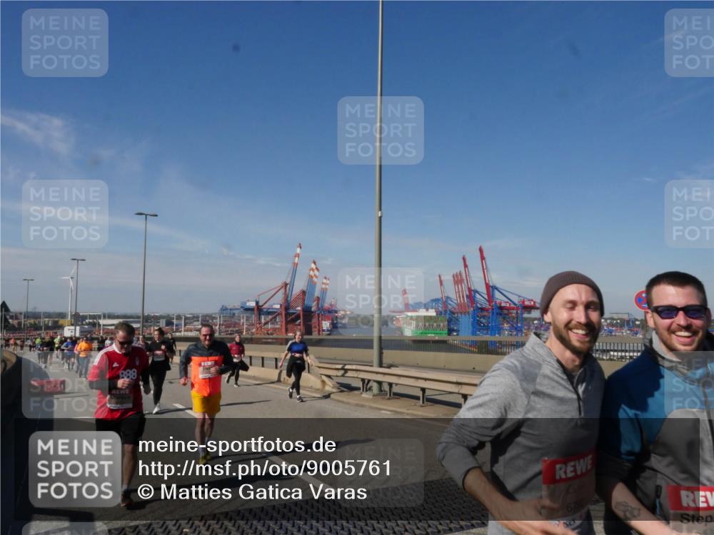 03.10.2025 - Köhlbrandbrückenlauf Matties Gatica Varas http://msf.ph/oto/9005761 03.10.2025 13:00:38 Position 2 888, 678 meine-sportfotos.de