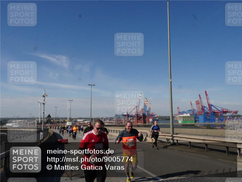 03.10.2025 - Köhlbrandbrückenlauf Matties Gatica Varas http://msf.ph/oto/9005774 03.10.2025 13:00:39 Position 2 888 meine-sportfotos.de