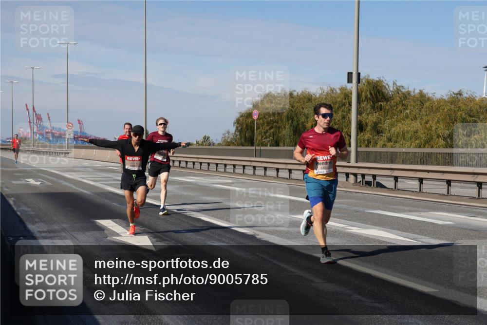 03.10.2025 - Köhlbrandbrückenlauf Julia Fischer http://msf.ph/oto/9005785 03.10.2025 12:42:01 Position 3 6422 meine-sportfotos.de