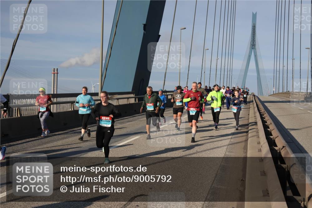 03.10.2025 - Köhlbrandbrückenlauf Julia Fischer http://msf.ph/oto/9005792 03.10.2025 09:53:24 Position 2 2641 meine-sportfotos.de