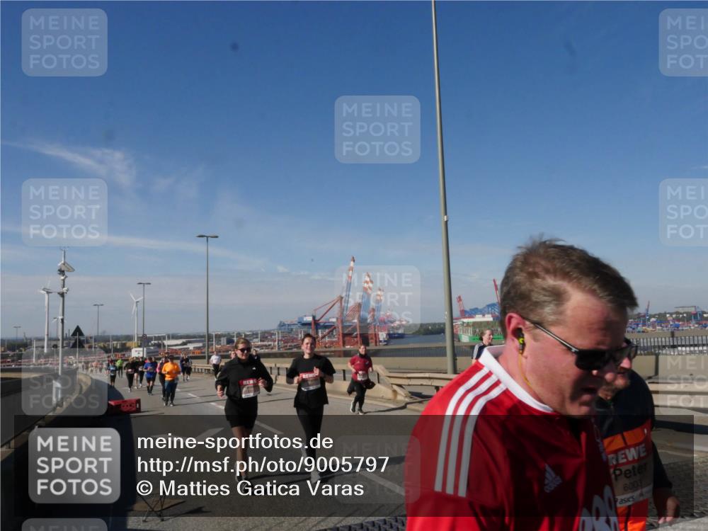 03.10.2025 - Köhlbrandbrückenlauf Matties Gatica Varas http://msf.ph/oto/9005797 03.10.2025 13:00:40 Position 2 6003 meine-sportfotos.de