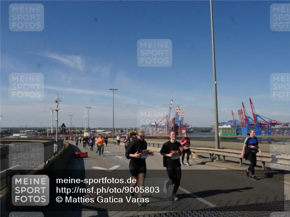 03.10.2025 - Köhlbrandbrückenlauf Matties Gatica Varas http://msf.ph/oto/9005803 03.10.2025 13:00:41 Position 2  meine-sportfotos.de