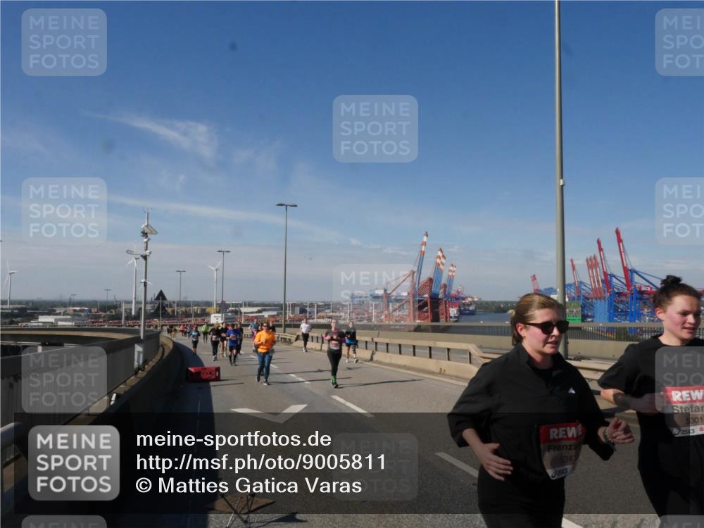 03.10.2025 - Köhlbrandbrückenlauf Matties Gatica Varas http://msf.ph/oto/9005811 03.10.2025 13:00:41 Position 2 5347, 5301 meine-sportfotos.de