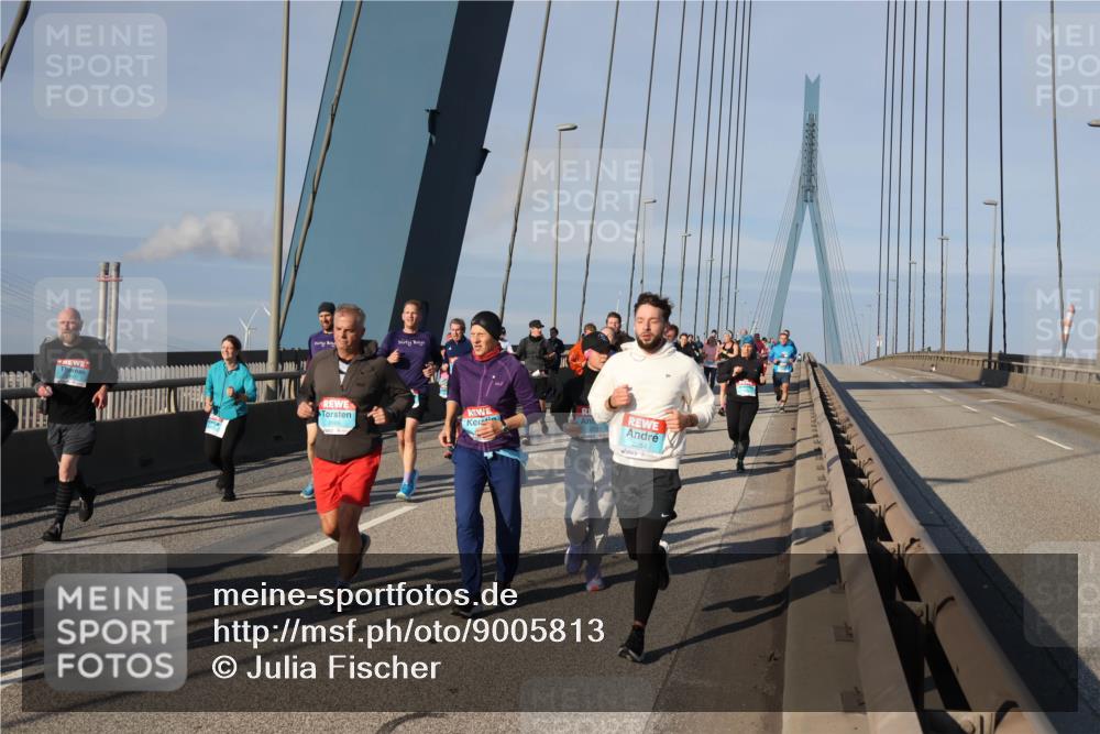 03.10.2025 - Köhlbrandbrückenlauf Julia Fischer http://msf.ph/oto/9005813 03.10.2025 09:53:32 Position 2 1990, 2254 meine-sportfotos.de