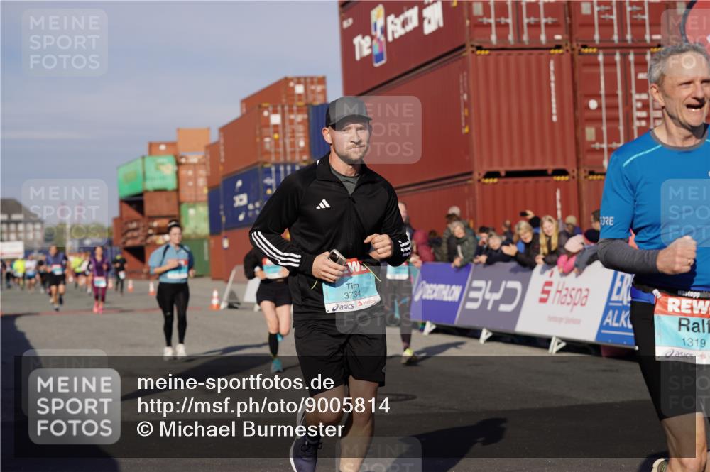 03.10.2025 - Köhlbrandbrückenlauf Michael Burmester http://msf.ph/oto/9005814 03.10.2025 10:08:07 Ziel 1319, 1516, 1833, 3278, 3361, 3362, 3569, 3734 meine-sportfotos.de