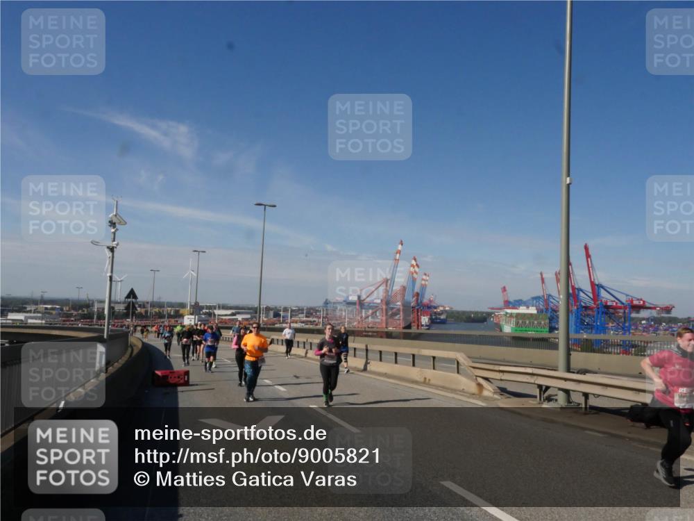 03.10.2025 - Köhlbrandbrückenlauf Matties Gatica Varas http://msf.ph/oto/9005821 03.10.2025 13:00:42 Position 2  meine-sportfotos.de