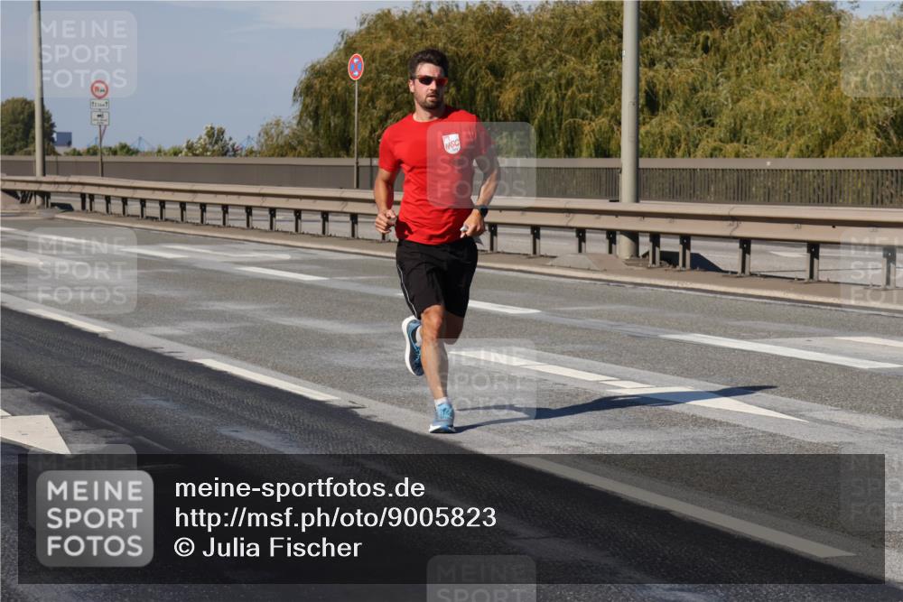 03.10.2025 - Köhlbrandbrückenlauf Julia Fischer http://msf.ph/oto/9005823 03.10.2025 12:42:14 Position 3  meine-sportfotos.de