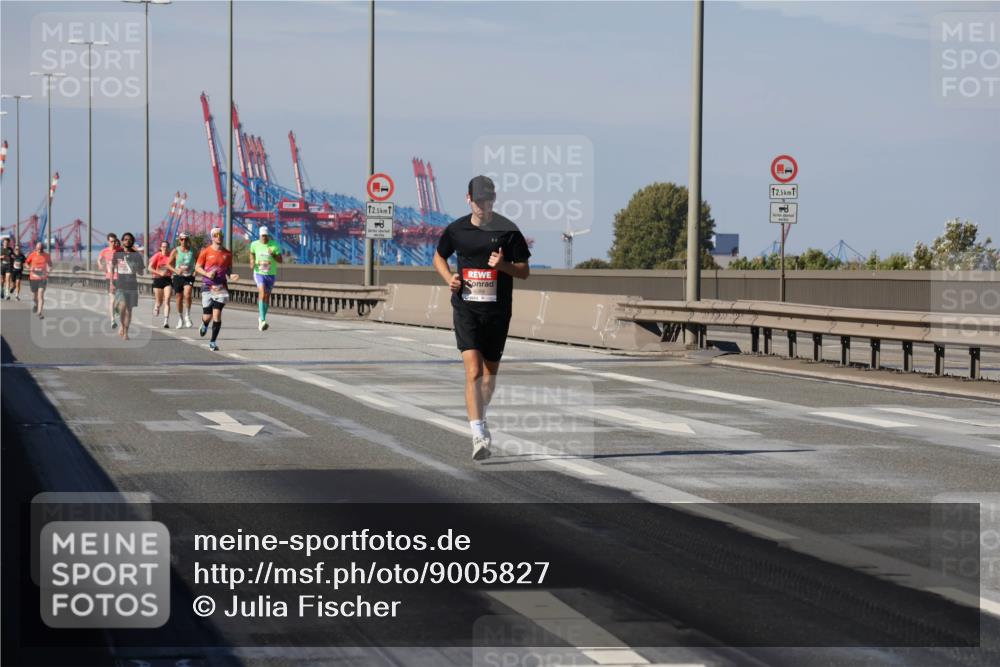 03.10.2025 - Köhlbrandbrückenlauf Julia Fischer http://msf.ph/oto/9005827 03.10.2025 12:42:16 Position 3 12, 5, 12, 5 meine-sportfotos.de