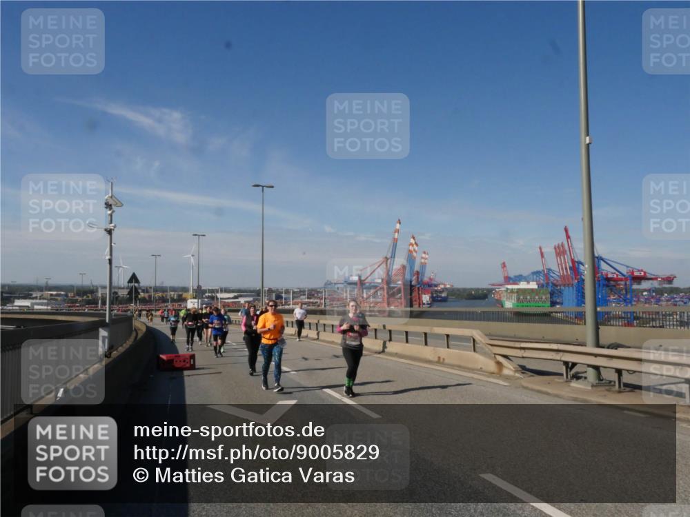 03.10.2025 - Köhlbrandbrückenlauf Matties Gatica Varas http://msf.ph/oto/9005829 03.10.2025 13:00:43 Position 2  meine-sportfotos.de