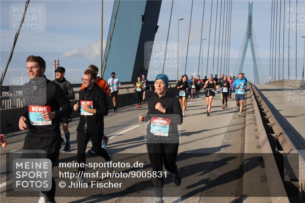 03.10.2025 - Köhlbrandbrückenlauf Julia Fischer http://msf.ph/oto/9005831 03.10.2025 09:53:36 Position 2 3826, 1538 meine-sportfotos.de