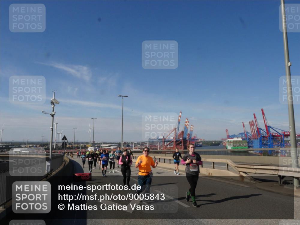 03.10.2025 - Köhlbrandbrückenlauf Matties Gatica Varas http://msf.ph/oto/9005843 03.10.2025 13:00:44 Position 2  meine-sportfotos.de
