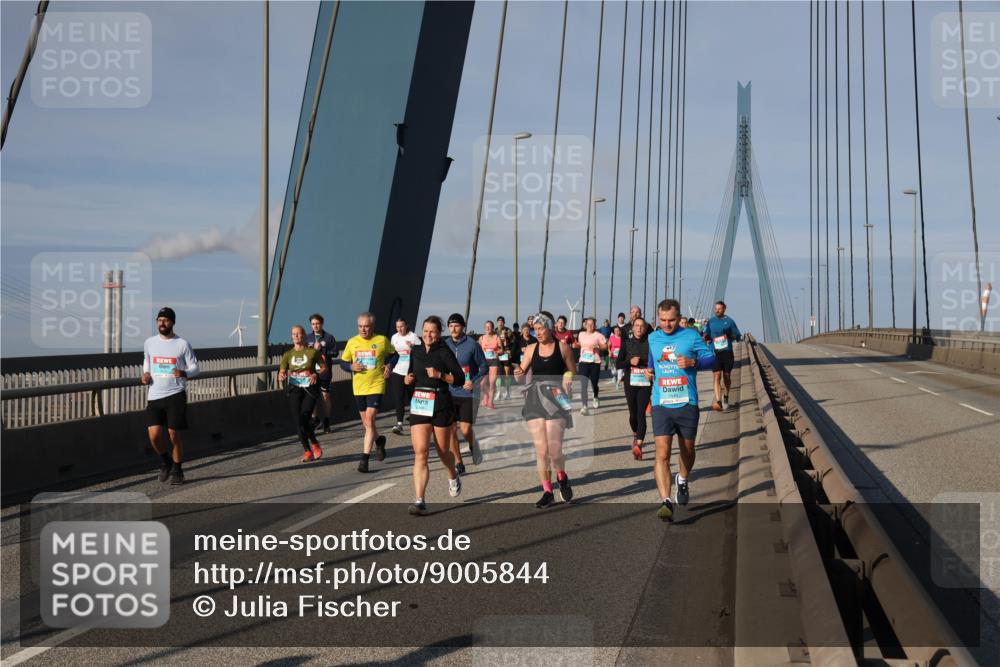 03.10.2025 - Köhlbrandbrückenlauf Julia Fischer http://msf.ph/oto/9005844 03.10.2025 09:53:38 Position 2  meine-sportfotos.de