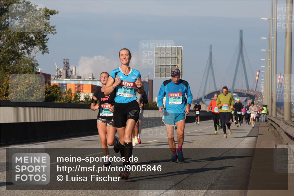 03.10.2025 - Köhlbrandbrückenlauf Luisa Fischer http://msf.ph/oto/9005846 03.10.2025 10:47:36 Position 3 1018, 3458, 3317 meine-sportfotos.de