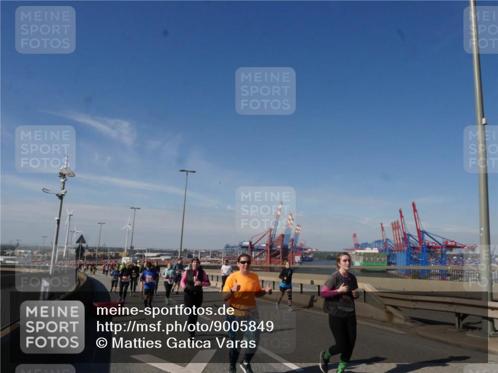 03.10.2025 - Köhlbrandbrückenlauf Matties Gatica Varas http://msf.ph/oto/9005849 03.10.2025 13:00:44 Position 2  meine-sportfotos.de